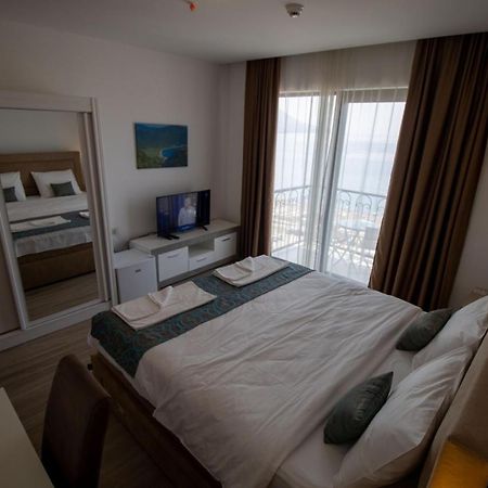 Hotel Svarog Bečići Luaran gambar