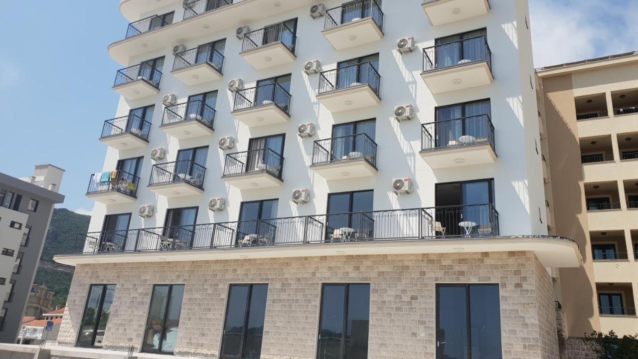 Hotel Svarog Bečići Luaran gambar