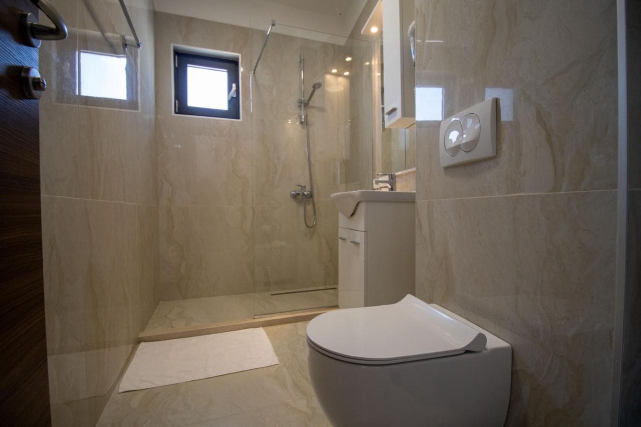 Hotel Svarog Bečići Luaran gambar