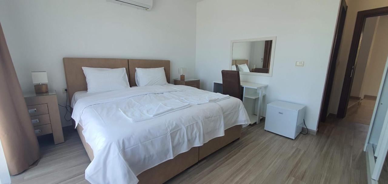 Hotel Svarog Bečići Luaran gambar