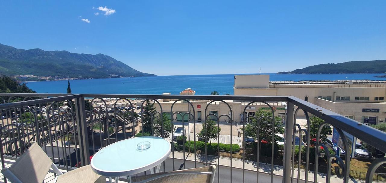 Hotel Svarog Bečići Luaran gambar